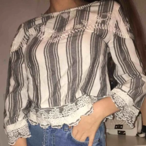  - Tröja från zara som tyvär aldrig används då den inte passar, går och knäppa ihop där bak