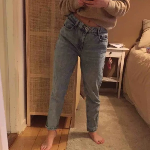  - Säljer dessa momjeans då jag inte använder dem längre! Fint skick i storlek 36! Går att mötas upp i Västerås eller så står köparen för frakten🥰
