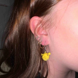  -  Säljer fina egen-gjorda örhängen för 50kr/par. Dom på bild nr 2 är dom som är tillgängliga att köpa just nu, skriv för intresse! :)