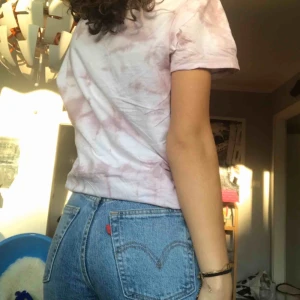  - Hemmagjord Tie Dye tröja i lila färg💜 Storlek Si men’s size. 130kr inklusive frakt 