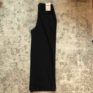  - Snygga svarta byxor, med väck där nere  Aldrig använda, pga köpte ett par likande som jag gillade mer  