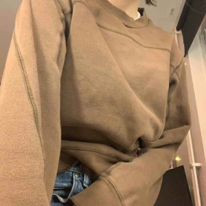  - Brun sweatshirt från BillaBong. Bra skick. 