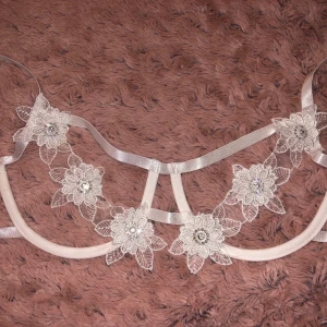 Supersnygg vit bh - Super snygg och sexig vit bh, aldrig använd.möts upp eller fraktar 🌸