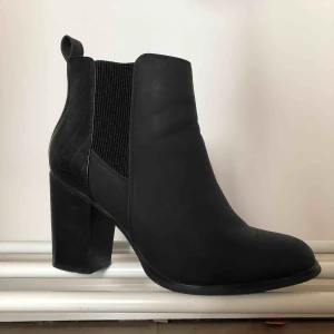  - Boots från River Island. Endast använda ett fåtal gånger. 