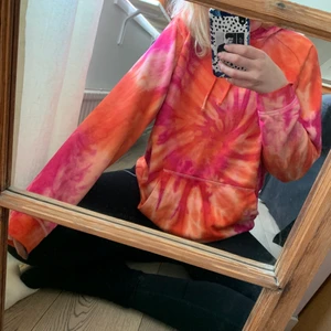 Tie Dye hoodie rosa/orange  - Frakt inkluderat i priset🌟🌟