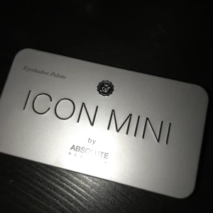 Ögonskugga - Endast testad ögonskuggspalett! Superfina skuggor men kommer inte till användning🌼 borste som tillhör fattas! Kom med bud🥰 cruelty free🦋