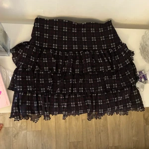 Supersöt kjol  - Säljer denna supersöta kjolen hör av dig om du är intresserad eller har frågor kram!💓💓