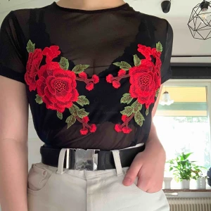  - Genomskinlig T shirt från carlings, knappt använd. Stel XS men passar S också