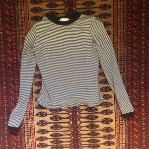  - Jättegullig randig tröja, sitter tight