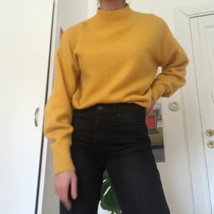 tjocktröja ifrån & other stories - superfin stickad tröja ifrån & other stories!