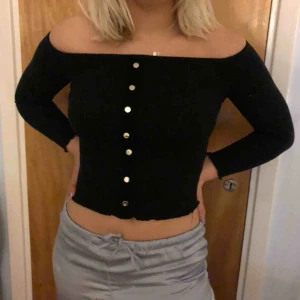  - Såå snygg off shouldertröja från bershka! 