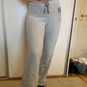 mjukisbyxor  - mjukisbyxor från Tommy Hilfigher, stl S!                           går att hämta hos mig, kan även frakta å eventuellt mötas i stockholmsområdet