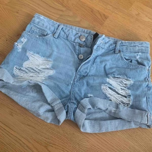  - Jeansshorts från H&M. Boyfriend modell.  