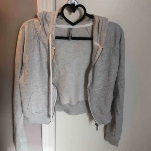 new yorker kofta - en likadan huvtröja jag säljer i mintgrön. priset kan absolut diskuteras 