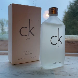 Ck one Perfym  - Calvin Klein one perfym endast öppnad för lukta aldrig använd då jag fick den i julklapp och tyckte nt den lukten passade mej! Köpt för 480kr