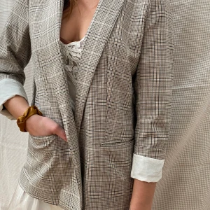 H&M oversize kavaj  - Knapp använd kavaj i storlek EUR46 för en oversize känsla från H&M. Frakt tillkommer <3