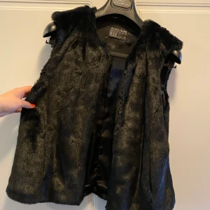 Fake fur väst - Frakt ingår!!!