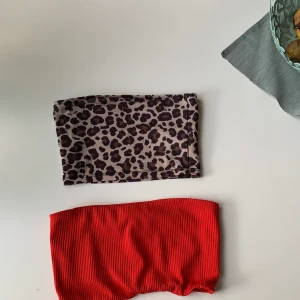 Tubtoppar - 2 tubtoppar som säljs tillsammans. Den ena röda i storlek S är från Gina och den i leopard storlek Xs från Pull&bear. Frakt ingår ej 