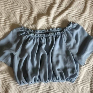  - Jättefin och söt off-shoulder blus.  