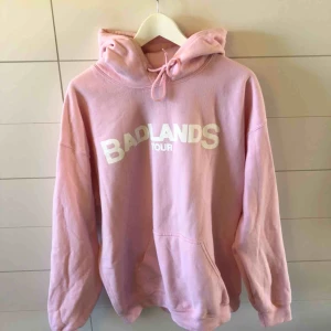  - Halsey Badlands Tour merch! Storlek L men passar jättesnyggt oversized på mindre personer också. Frakt 50kr eller möter upp i Kristinehamn 