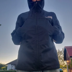  - THE NORTH FACE - MOUNTAIN 1990 QUEST JACKET (Nypris 1500kr) Skick skulle jag säga 8/10 har knappt använt någonting. Meetup i Norrköping eller postas!