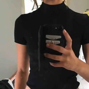  - Åtsittande men riktigt skön turtleneck från American Apparel.