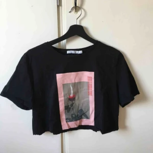  - En avklippt tröja från Nakd med ett NAJS motiv. Köparen står för frakten <3 