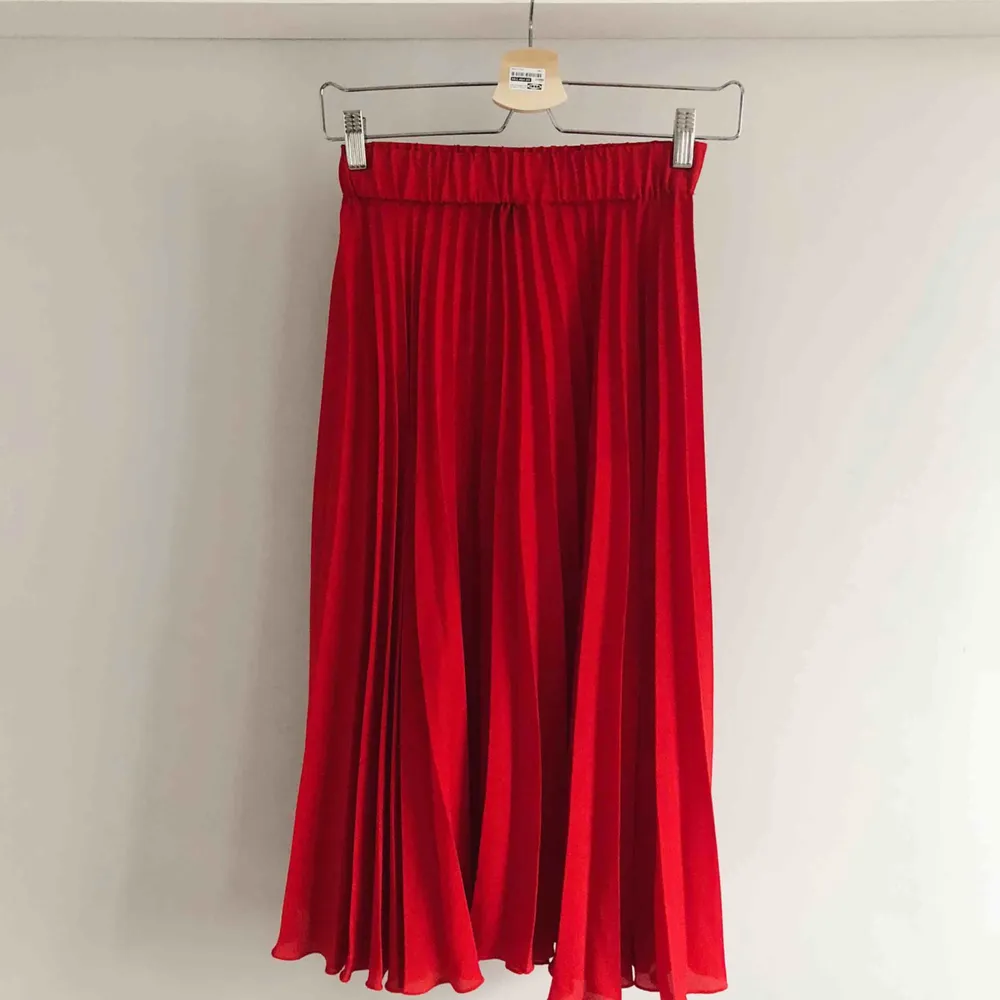 Superfin kjol i storlek XS från Gina Tricot. Kjolar.