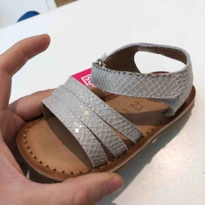  - Helt nya skor stl 23