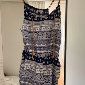  - Fin jumpsuit / byxdress i oanvänt skick