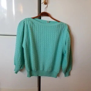  - Finstickad turkos tröja med muddar