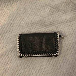  - Tiamo-väska i bra skick, knappt använd. Säljs eftersom att den inte kommer till användning. Nypris: 450kr