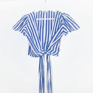  - Superfin knytblus från Bershka. Aldrig använd. Frakt 18 kr ❤