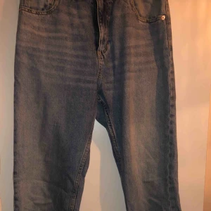  - Mom jeans från lager 157.  Avklippta längst ner men fortfarande normal längd 