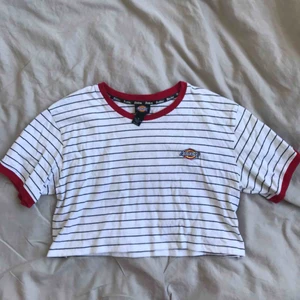  - Superfin ”croppad” tröja från Dickies i storlek M, passar en S också. Knappt använd❣️✨ pris kan diskuteras vid SNABB affär