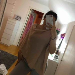  - rosa/beige poncho, köpt för 300 kr, aldrig använd