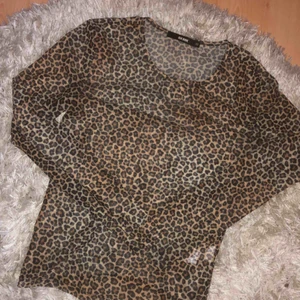  - Leopard meshtröja från BikBok i storlek S. Snygg med en bralette under. Frakt 30kr.