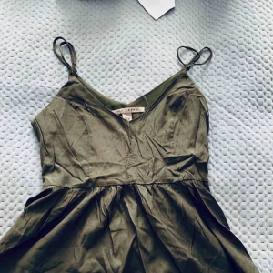  - Linne i cargofärg. Använt ett fåtal gånger. 