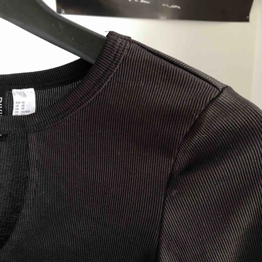 Långärmad tröja ifrån H&M som sitter jättesnyggt på XS 💕 Gratis frakt . Toppar.