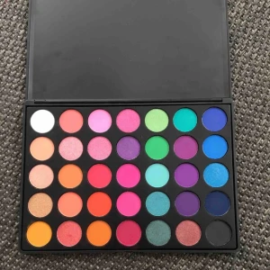  - Smashit eyeshadow palette mix 18  oanvänt köpt i cocopanda