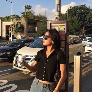  - Aldrig använd topp från brandy Melville med smått mönster i tyget! Lite liten i ärmarna för mig tyvärr 💘