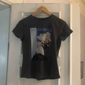  - Damstorlek - Madonna - Kan hämtas i Uppsala eller skickas mot fraktkostnad 