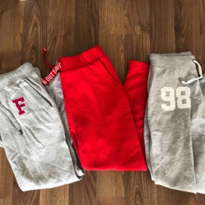  - Mjukisbyxor samtliga i storlek XS. 3O kronor styck.  Eller alla 3 byxor för 5Okr  Köpre står för frakt