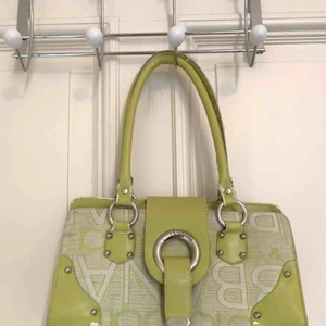  - Väska från dolce & gabbana, inte äkta. Köpt på Humana