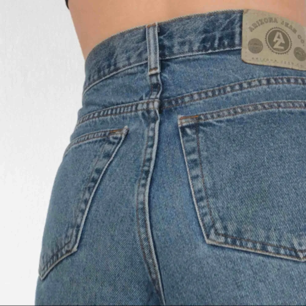 Asballa somriga shorts. Självklart är dessa vintage och i fint skick. Kan stylas tillsammans med en snygg crop top och sneakers! Frakt på 50 kr tillkommer💌. Jeans & Byxor.