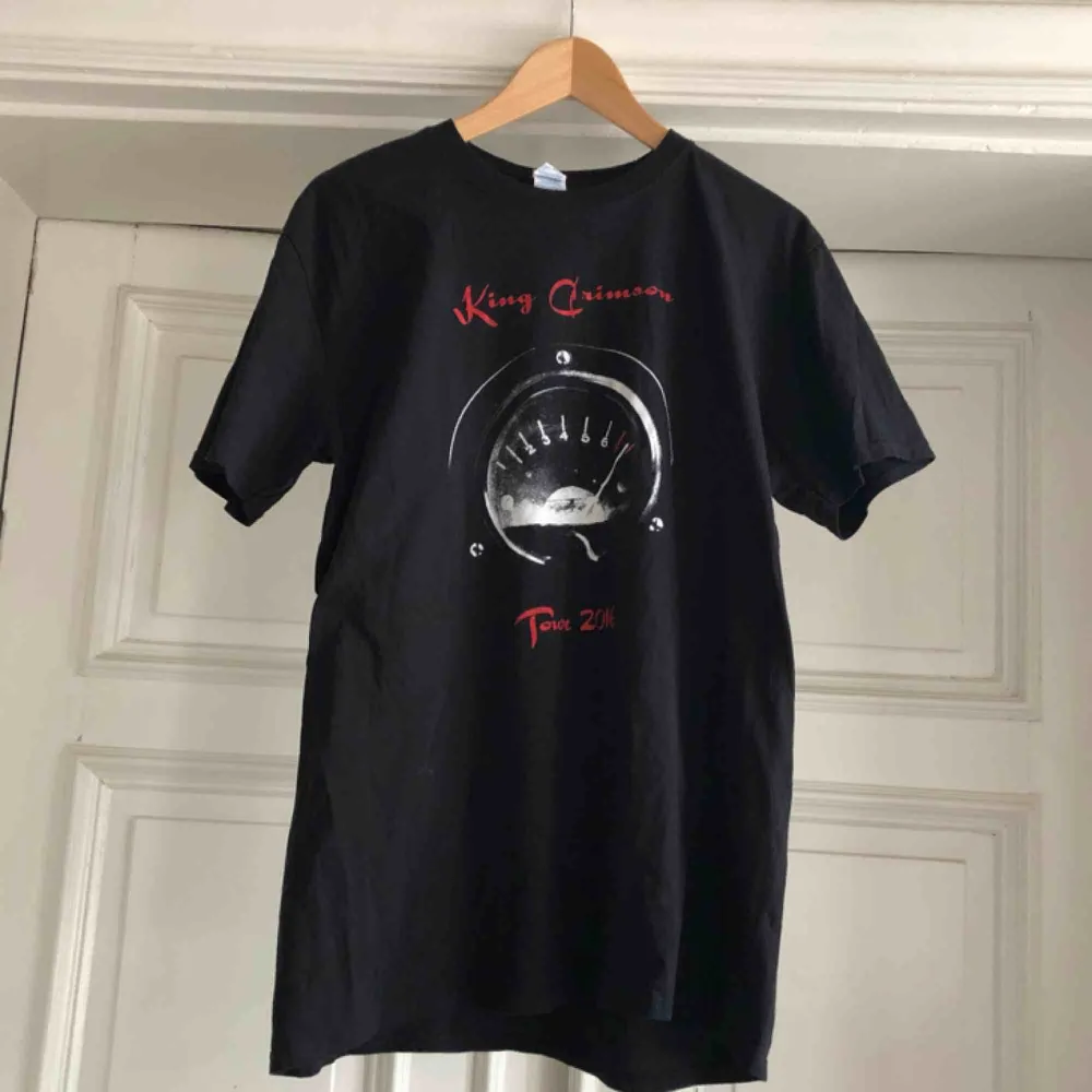 King Crimson Tour 2016. Kan hämtas i Uppsala eller skickas mot fraktkostnad . T-shirts.