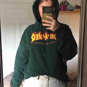 Thrasher hoodie som jag köpt för 3 års sedan men knappt använt. Äkta Köpte den för 999kr