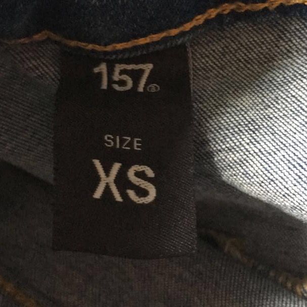 Snygga blå jeans från Lager 157! Jeansen är jätte stretchiga så de passar mig som är S/M också💕 Använda max 5 gånger. Benen är ganska långa så skulle nog passa någon som är runt 165-170, men är man kortare kan man bara vika upp dom som jag gjort på bilden (jag är ungefär 160). Nypris 200kr , mitt pris 100kr +frakt🥰. Jeans & Byxor.