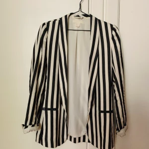 Fin kavaj - En skön kavaj som är perfekt att ha som höstjacka eller kofta!