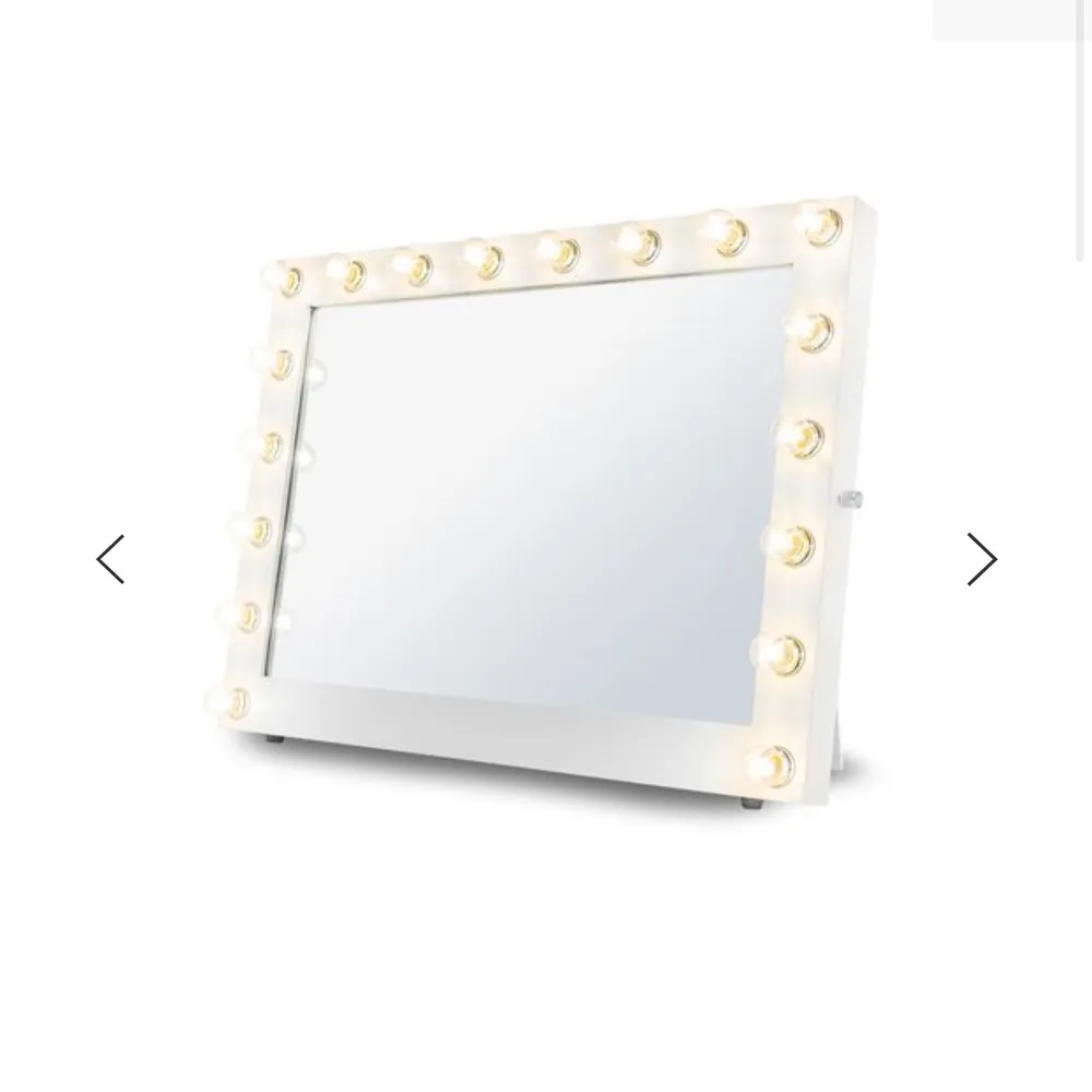 Säljer min stora spegel från sminkspegel.se. Nypris 5400. Man kan sänka och höja ljusstyrkan. Otroligt bra ljus och glödlamporna ingår självklart dom som sitter i . Accessoarer.